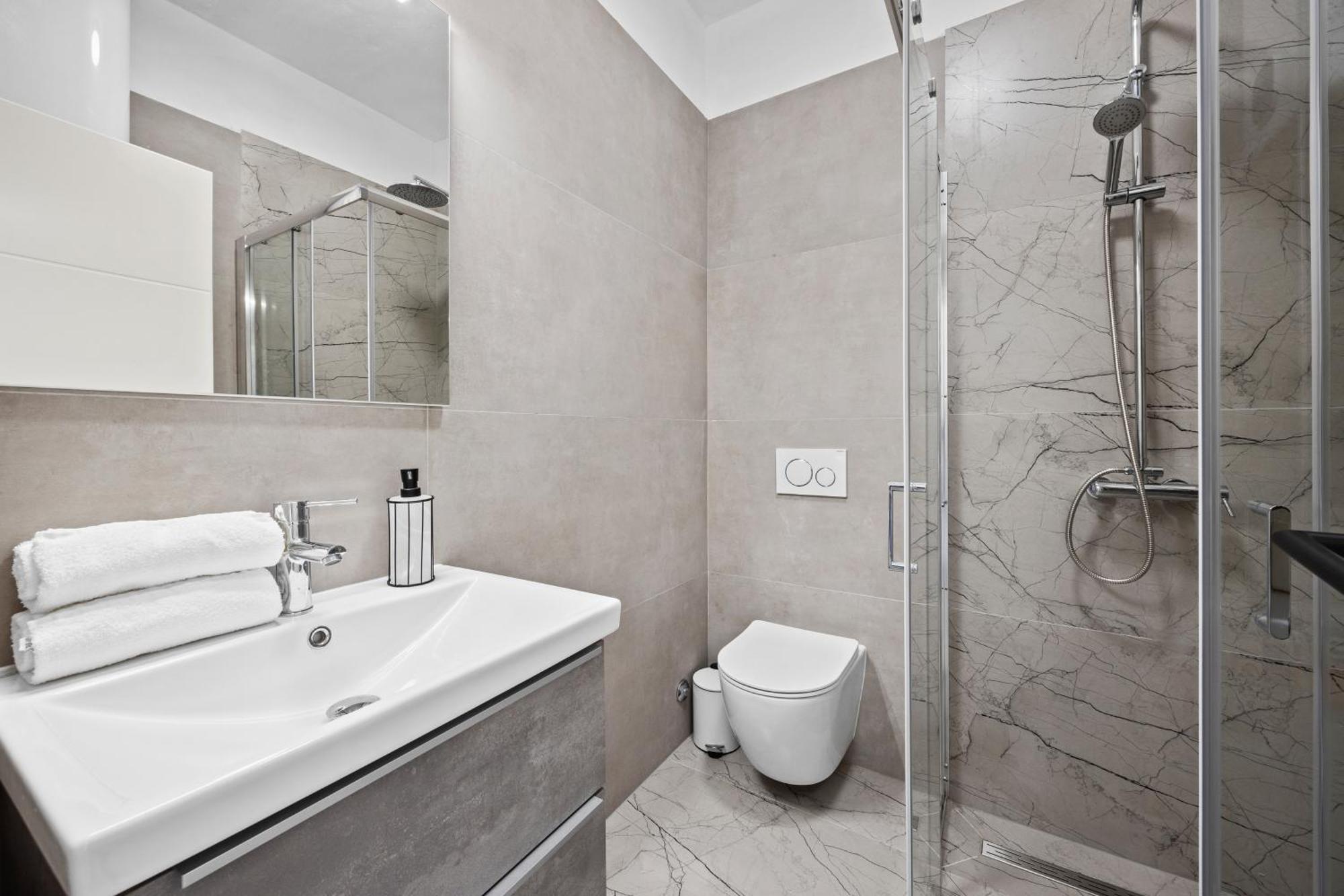 Apartment Nenad - Amazing Sea View ! Only 500 Meters From The Beach ! Fazana Bagian luar foto
