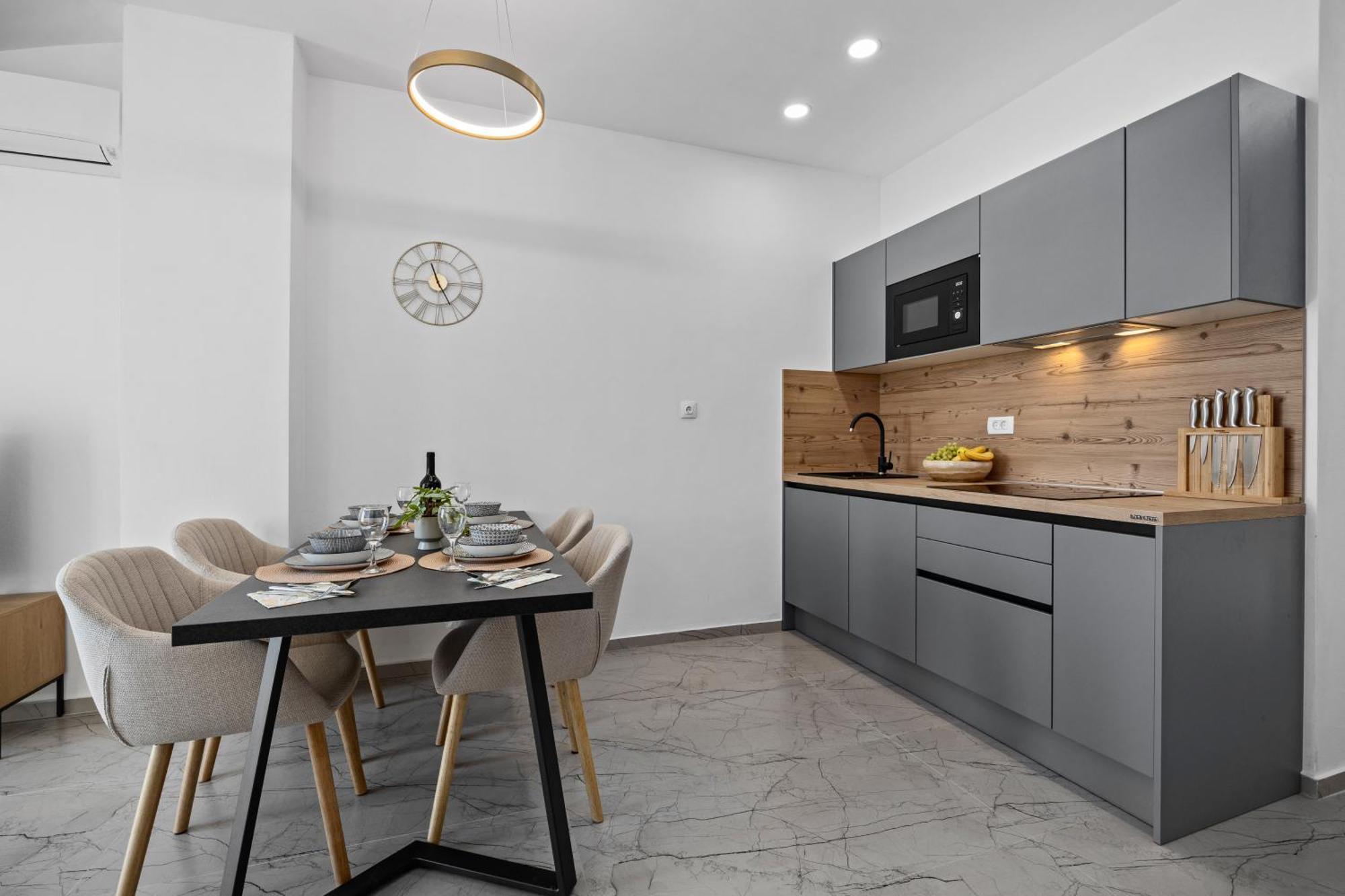 Apartment Nenad - Amazing Sea View ! Only 500 Meters From The Beach ! Fazana Bagian luar foto