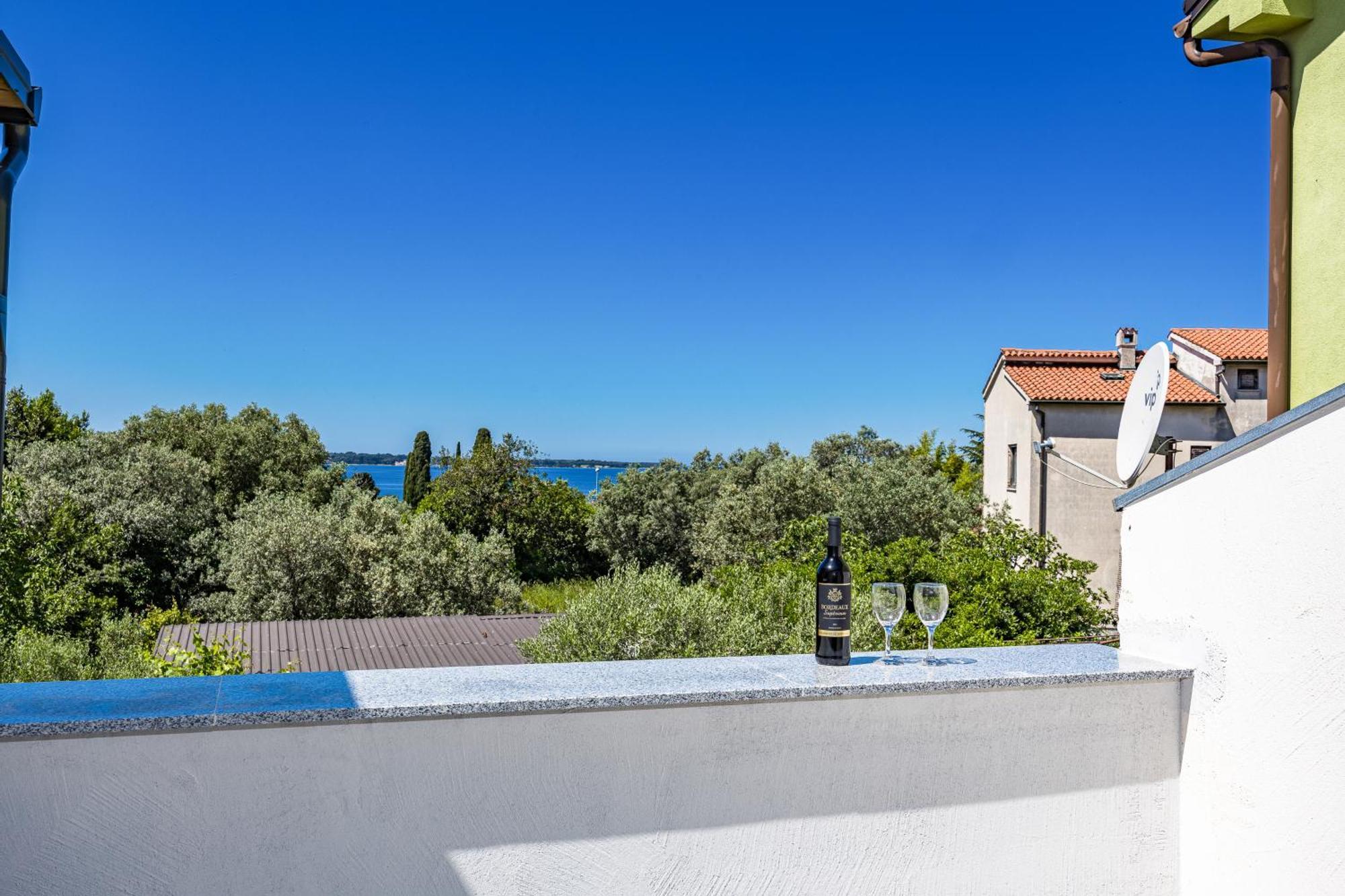 Apartment Nenad - Amazing Sea View ! Only 500 Meters From The Beach ! Fazana Bagian luar foto